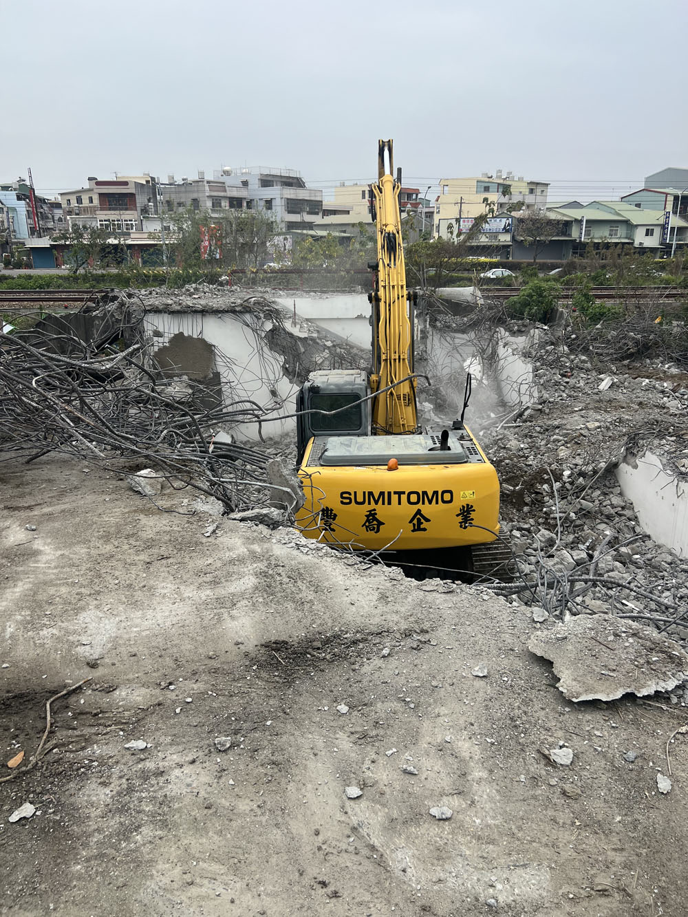 台南挖土機拆除工程